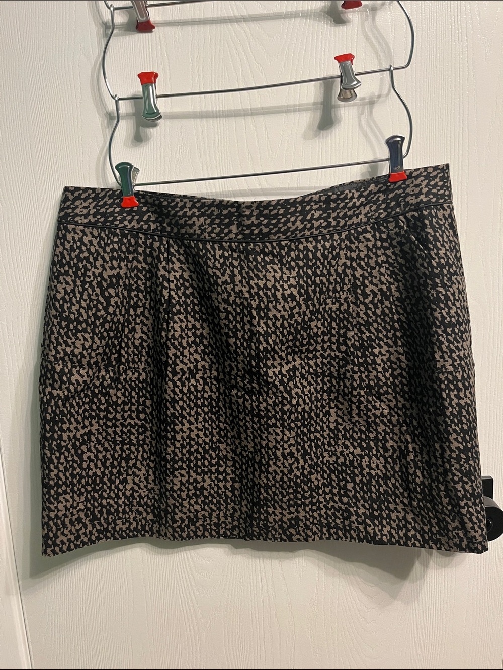Gap women’s mini skirt!